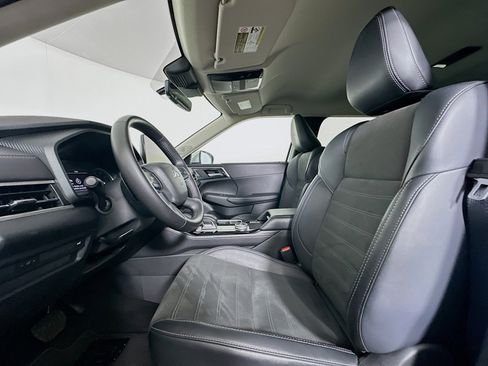 Used 2025 Mitsubishi Outlander SE AWD/4WD image 13