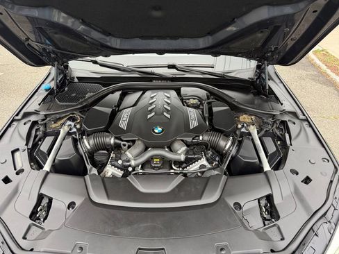 Used 2020 BMW 750i xDrive AWD/4WD image 9