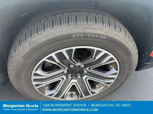 Used 2024 Jeep Wagoneer L Series II w/ Flexible Seating Group AWD/4WD image 12