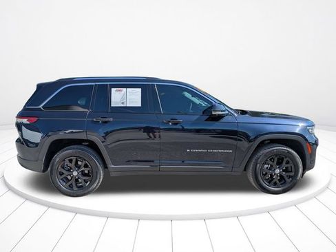 Used 2023 Jeep Grand Cherokee Limited w/ Luxury Tech Group II AWD/4WD image 3