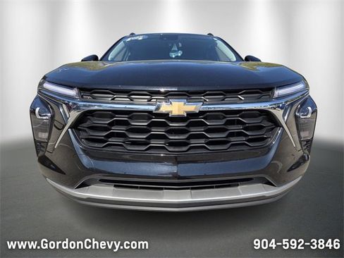 Certified 2025 Chevrolet Trax LT w/ LT Convenience Package image 9