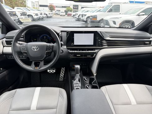 Used 2025 Toyota Camry SE FWD image 29