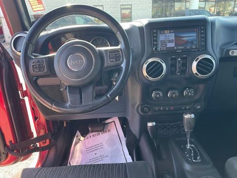 Used 2012 Jeep Wrangler Unlimited Sahara w/ Connectivity Group AWD/4WD image 4