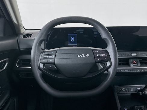 Used 2025 Kia K4 LXS image 18