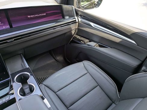 Certified 2026 Cadillac Escalade Sport w/ LPO, ONYX Package AWD/4WD image 18