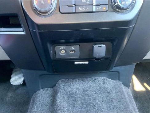 Used 2015 Ford F150 XLT image 32