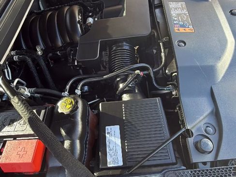 Used 2019 Chevrolet Tahoe LT w/ LT Signature Package image 8