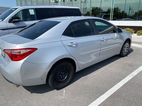 Used 2019 Toyota Corolla LE image 2