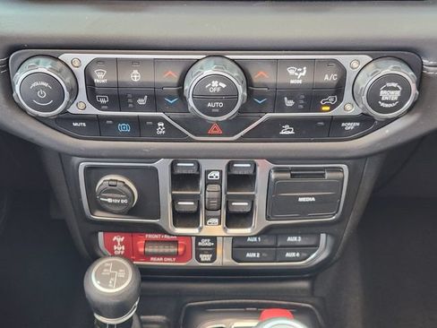 Used 2025 Jeep Wrangler Unlimited Rubicon 4xe w/ Convenience Group AWD/4WD image 20