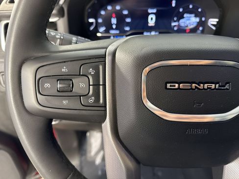 Used 2024 GMC Yukon XL Denali AWD/4WD image 11