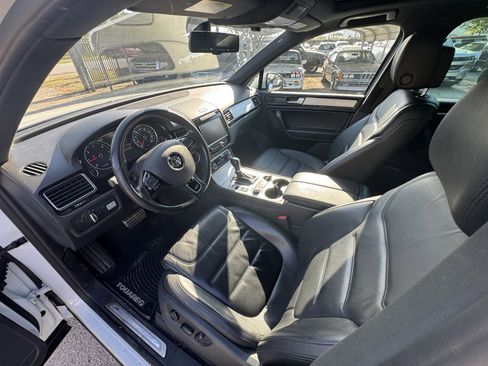 Used 2014 Volkswagen Touareg TDI image 7