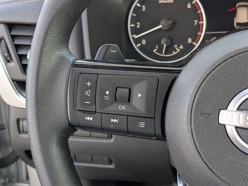 Used 2023 Nissan Rogue SV image 18