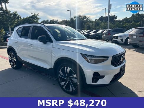Certified 2025 Volvo XC40 B5 Plus AWD/4WD image 3