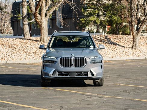 Used 2023 BMW X7 xDrive40i image 2