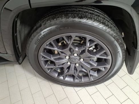 Used 2024 Jeep Grand Cherokee L Summit AWD/4WD image 8