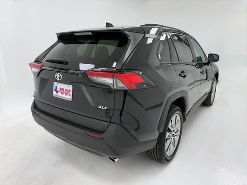 Used 2022 Toyota RAV4 XLE Premium image 40