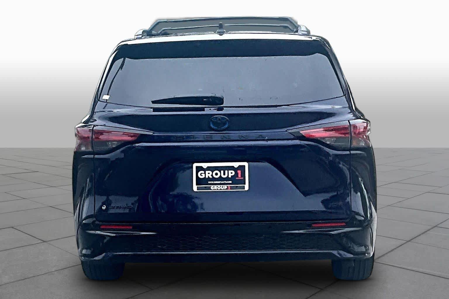 Used 2025 Toyota Sienna XSE w/ XSE Plus Package AWD/4WD image 5