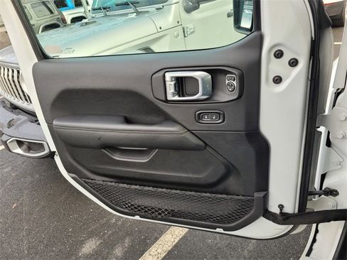 Used 2023 Jeep Gladiator Overland image 28