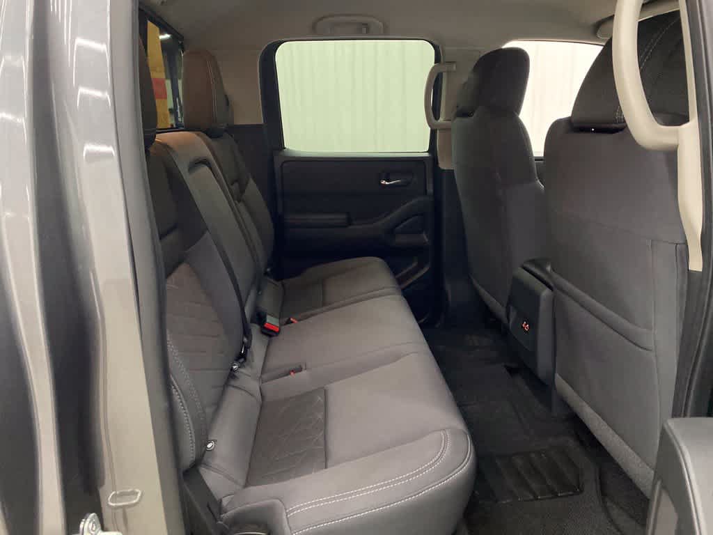 Used 2025 Nissan Frontier SV AWD/4WD image 16