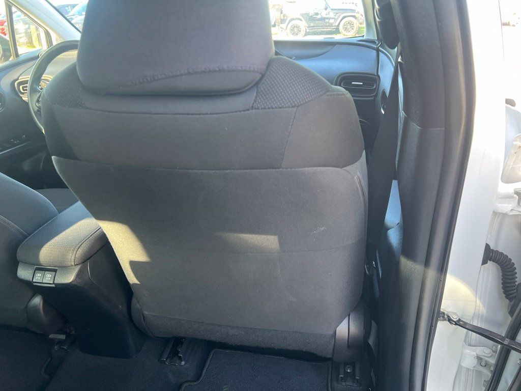 Used 2021 Toyota Prius L Eco FWD image 18