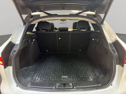 Used 2017 Jaguar F-PACE Premium image 19