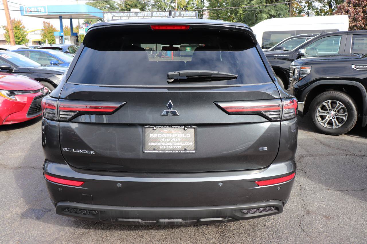 Used 2025 Mitsubishi Outlander SE FWD image 4