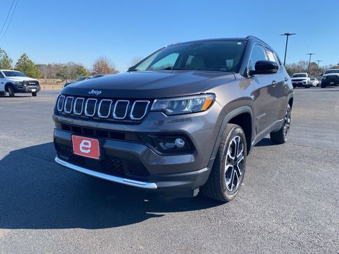 Used 2022 Jeep Compass Limited image 3