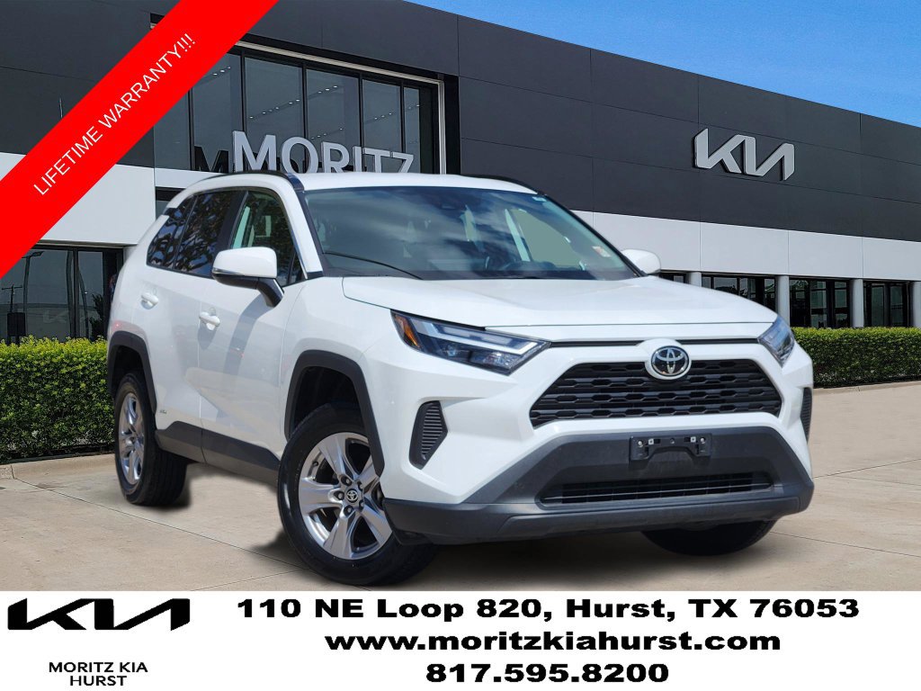 Used 2025 Toyota RAV4 XLE AWD/4WD image 1