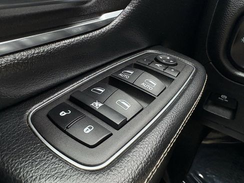 Used 2024 RAM 1500 Laramie image 12