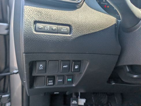 Used 2018 Nissan Rogue SV AWD/4WD image 14