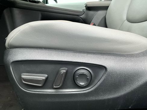 Used 2025 Toyota Sienna XLE image 20