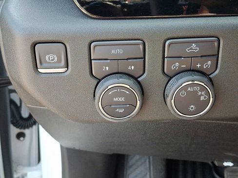 Used 2025 Chevrolet Silverado 1500 LT image 24