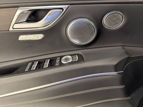 Used 2022 Genesis GV80 2.5T w/ Prestige Package 04 AWD/4WD image 11