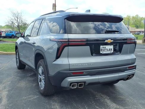Used 2026 Chevrolet Traverse LT AWD/4WD image 2