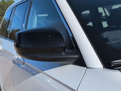 Used 2023 Jeep Grand Cherokee Laredo X image 11