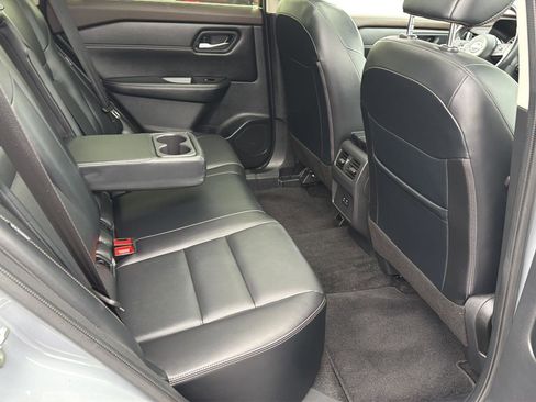 Used 2023 Nissan Rogue SV w/ SV Premium B Package image 31