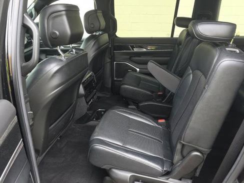 Used 2022 Jeep Wagoneer Series III w/ Convenience Group I AWD/4WD image 9