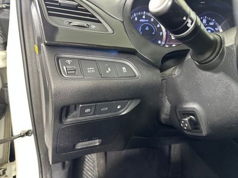 Used 2016 Hyundai Azera Limited image 19