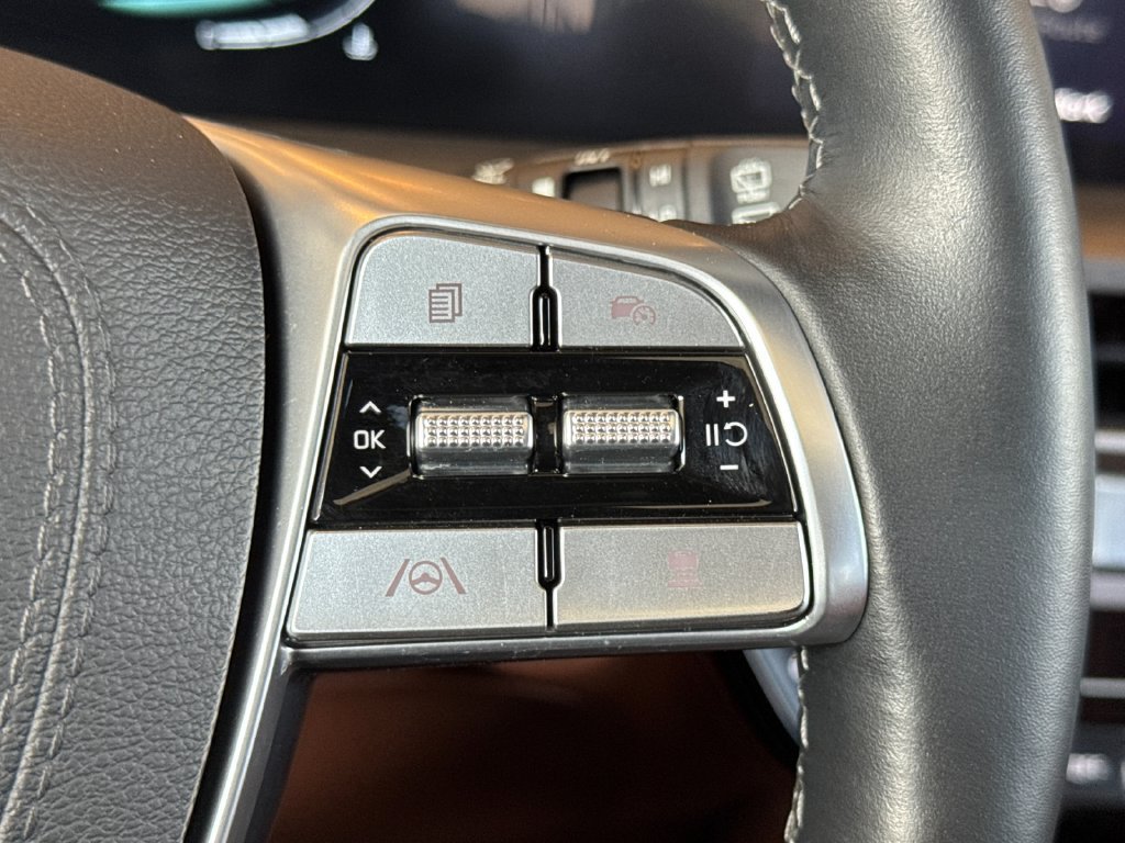 Used 2025 Kia Telluride AWD image 31