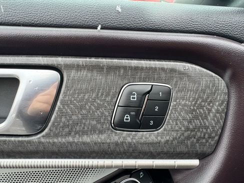 Used 2025 Ford Explorer Platinum w/ Ultimate Package image 19