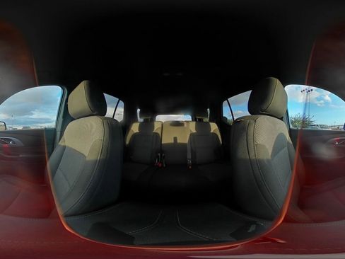 Used 2023 Chevrolet Traverse LT image 41