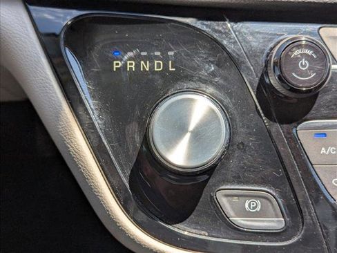 Used 2022 Chrysler Voyager LX FWD image 12