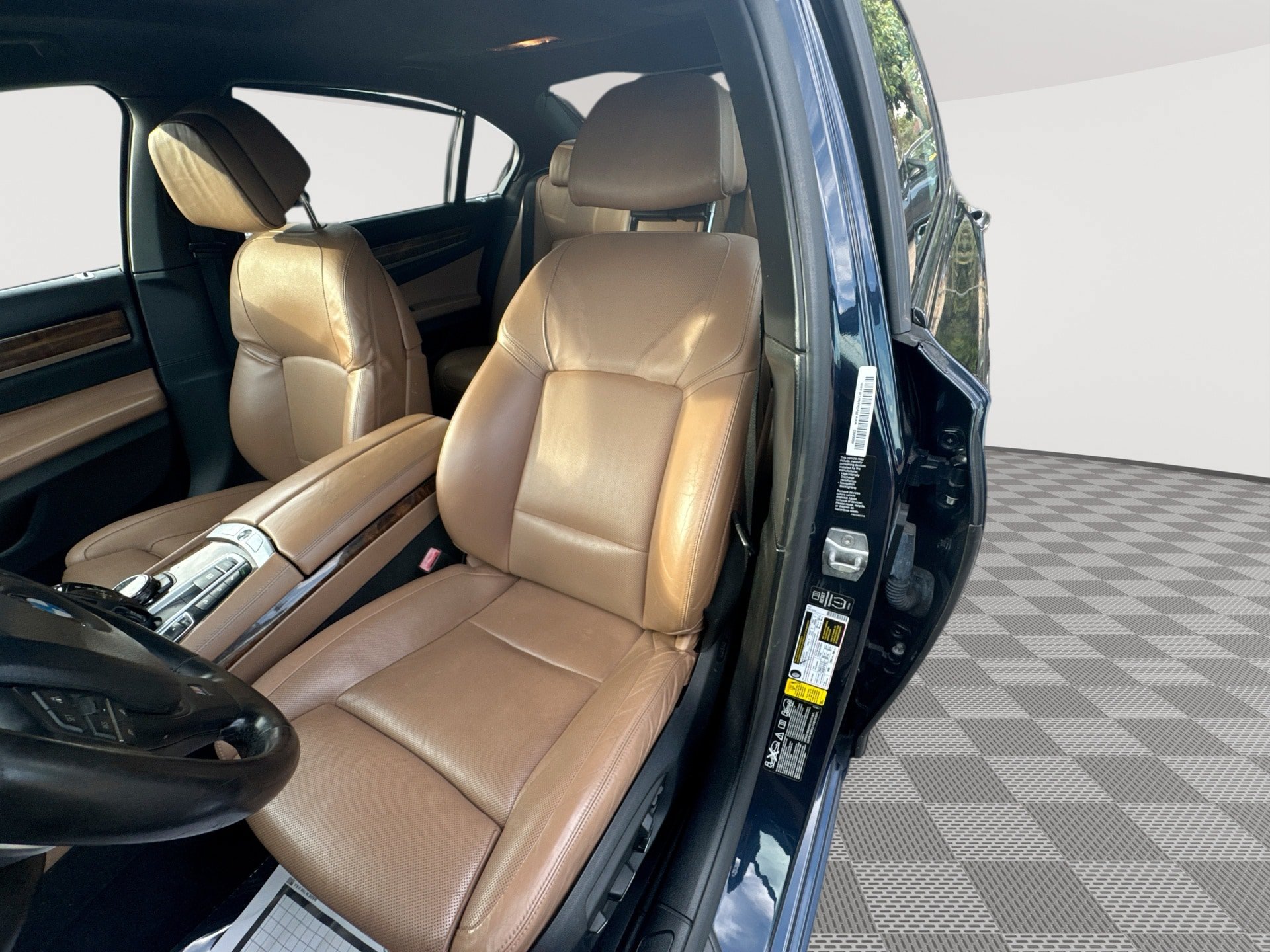 Used 2015 BMW 750Li xDrive AWD/4WD image 13