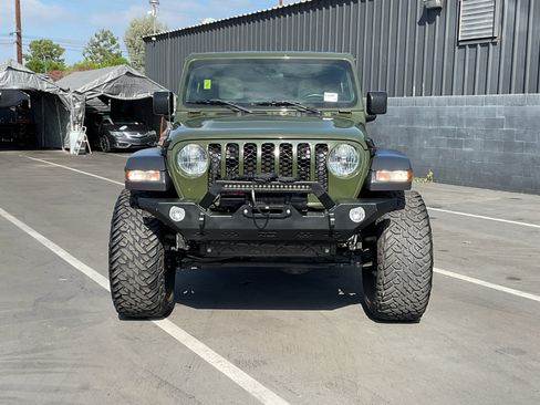 Used 2023 Jeep Gladiator Sport AWD/4WD image 2