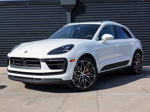 Certified 2024 Porsche Macan S image 1