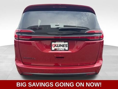 New 2026 Chrysler Pacifica Select w/ S Appearance Package image 9