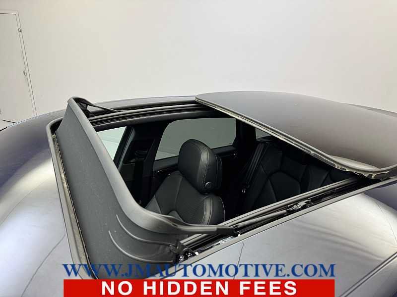 Used 2023 Porsche Macan AWD/4WD image 11