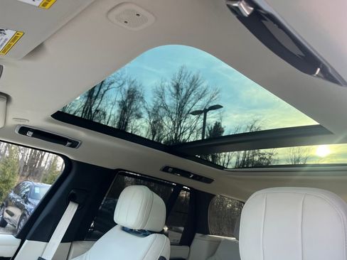 New 2026 Land Rover Range Rover SE image 18