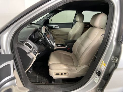 Used 2015 Ford Explorer XLT w/ Equipment Group 202A image 31