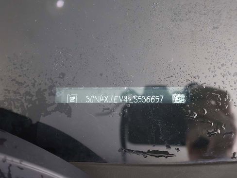 Used 2020 Chevrolet Equinox LT w/ Driver Convenience Package image 47